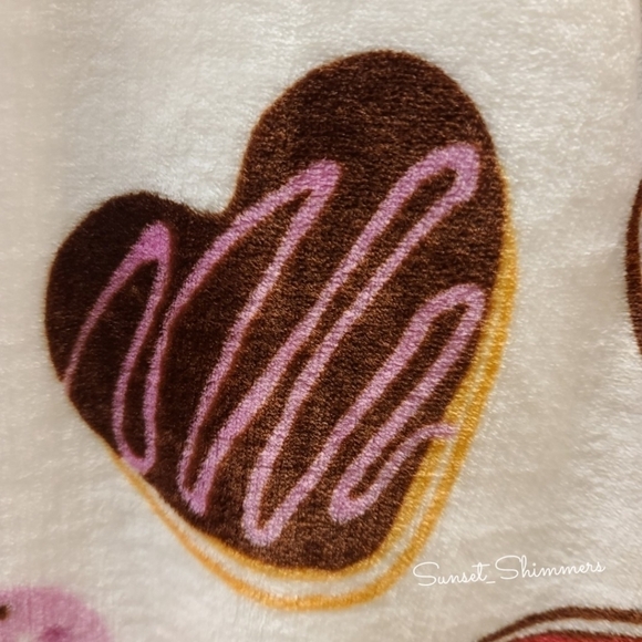 DECO Valentines Heart Donuts Soft Oversized Throw Blanket Home Decor 50"x70" New - Picture 5 of 10